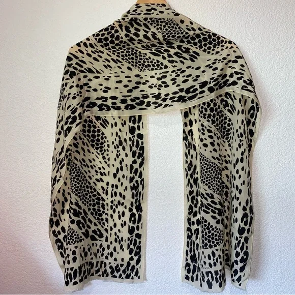 Adrienne Vitradini Silk Animal Print Leopard Cheetah Long Scarf - Picture 3 of 5